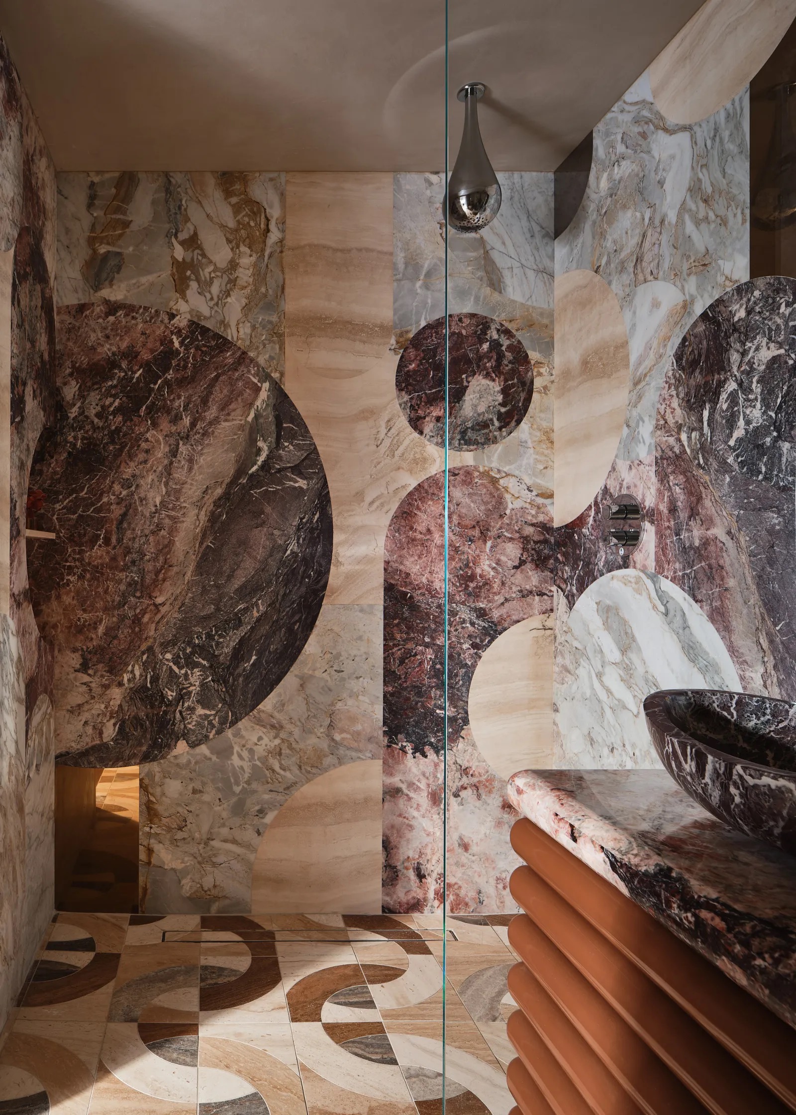 Nowe oblicze kamienia naturalnego – marmur jako artystyczna opowieść o przestrzeni.